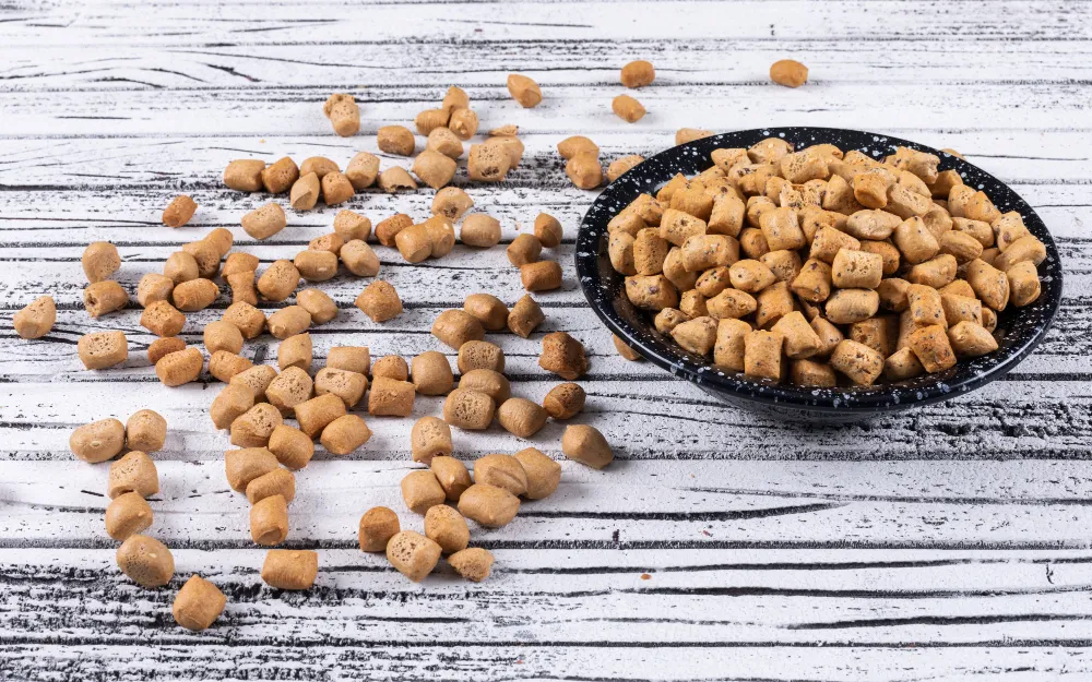 What is Aquatic Feed? An Examination of Its Components, Types, and Role in Fish Growth